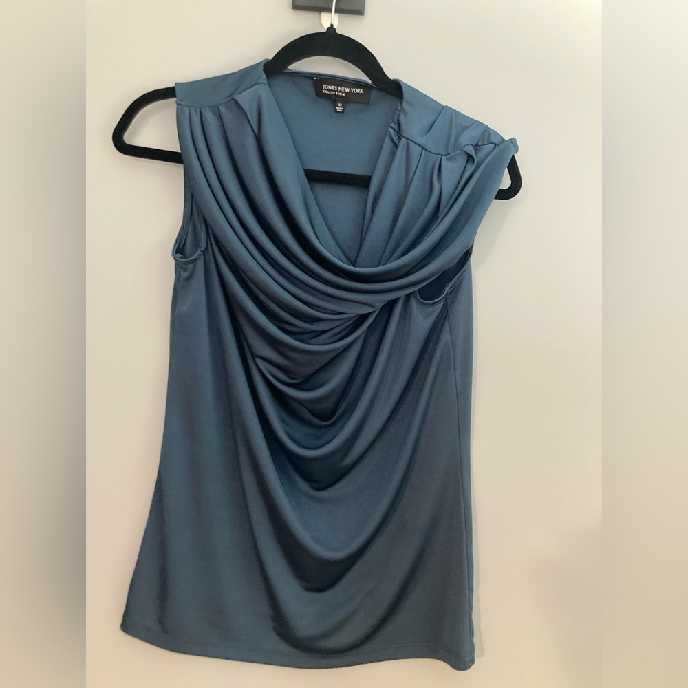 Jones New York gorgeous draped sleeveless blouse size medium